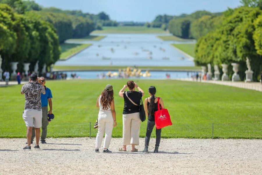 From Paris: Versailles Guided Tour with Skip-the-Line Entry - Who should book this Versailles guided tour from Paris?