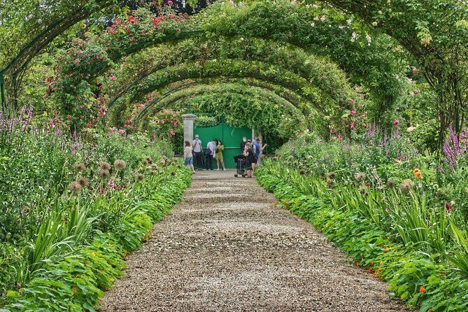 Giverny & Versailles Day Trip From Paris with Professional Guide - Key highlights you’ll feel right away