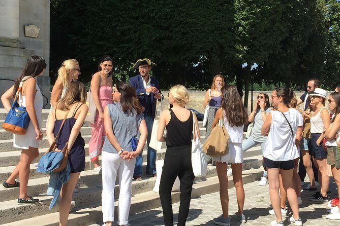 Historical treasure hunt in the city of Versailles - Starting point by the equestrian statue of Louis XIV: the briefing that gets you moving
