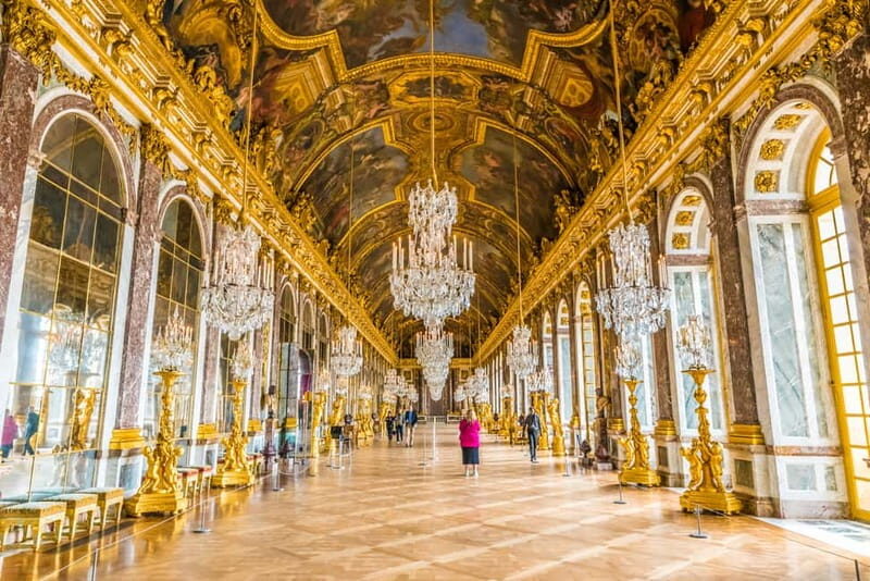 Paris: Palace of Versailles Guided Tour with Bus Transfers - The coach transfer: what to expect on the road