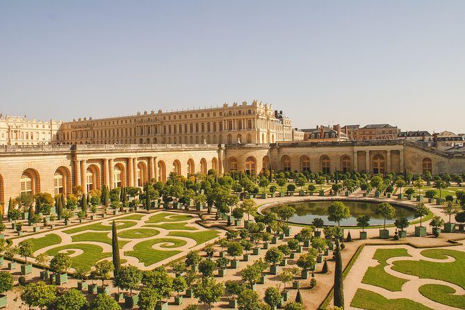 Versailles Palace Guided Day Tour and Trianon from Paris - Versailles Gardens Free Time: Groves in Summer and How Not to Spiral
