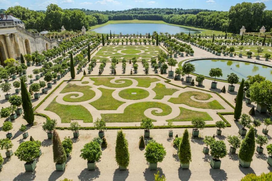 Versailles Private Half-Day Guided Tour from Paris - Transport comfort in an air-conditioned private minivan
